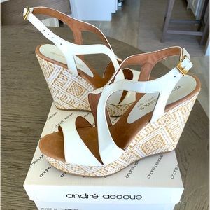 NWT.  Andre Assous Women's Johanna Hi Wedge White/Gold Sandal, Size 9.5 M.